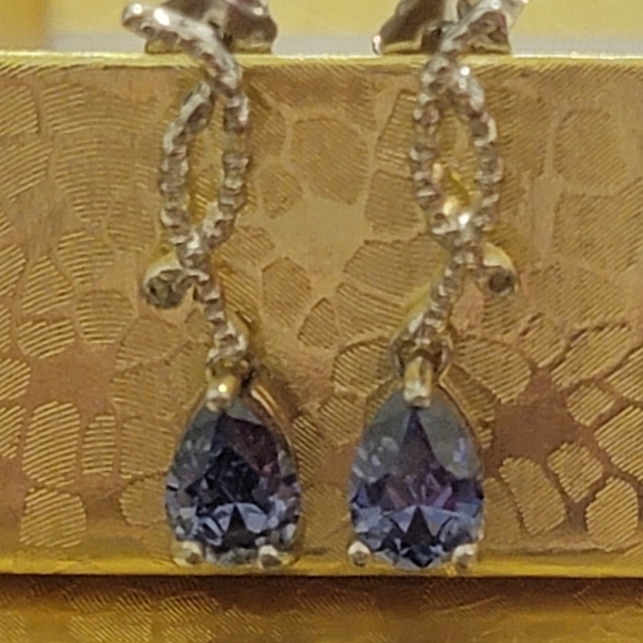 BEAUTIFUL 3/4 CTW CREATED TANZANITE EARRINGS - Picture 6 of 8